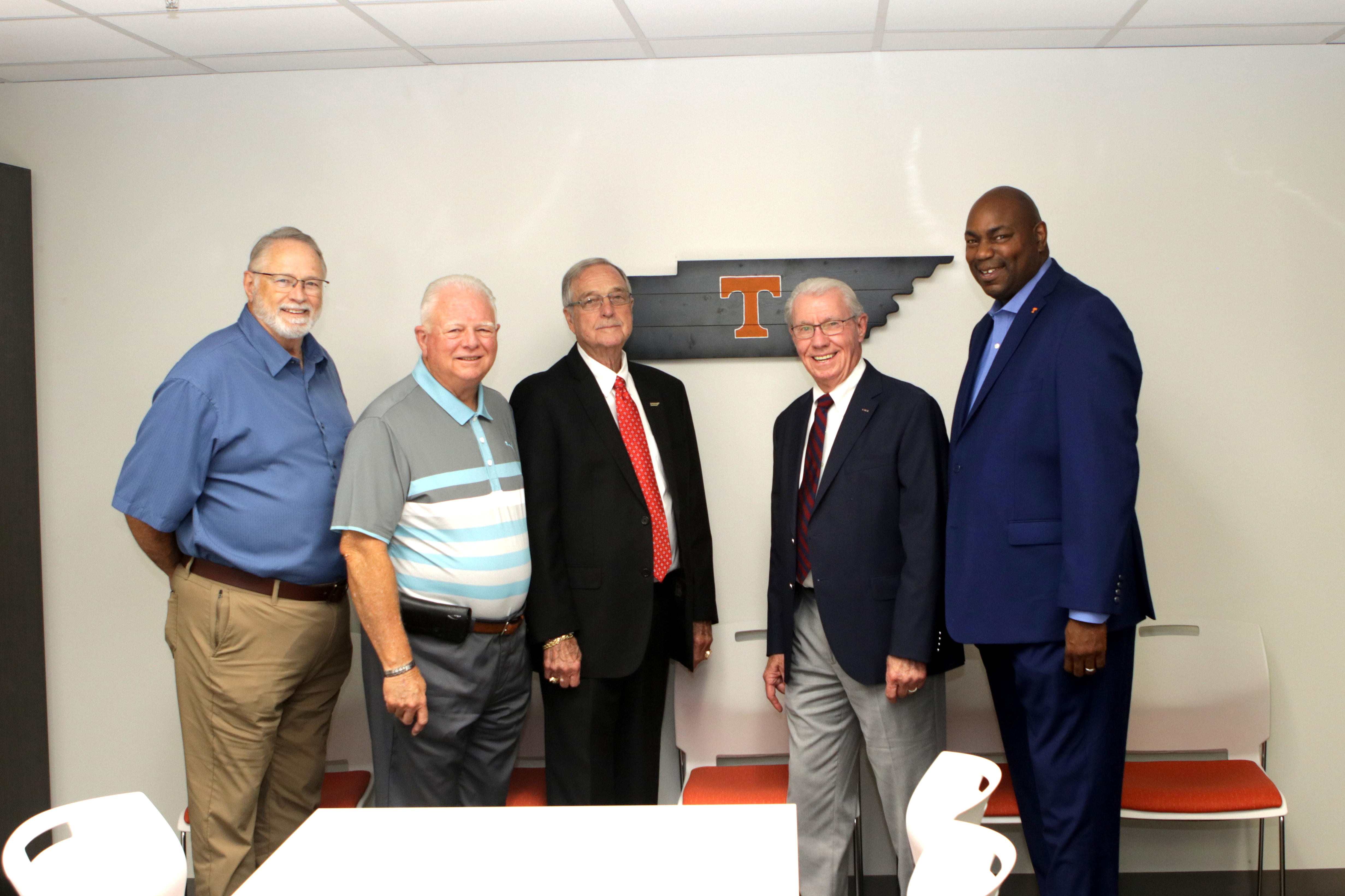 Group photo of Robin Roberts, Mike Garland, Rodney Carmical, Bob Wormsley, and Jon Walden